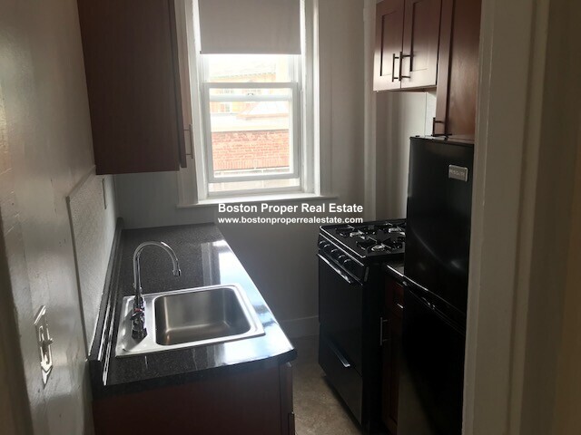 Studio bed, 1 bath apartment for rent at 1175 Boylston St Unit 7, Fenway — photo 2 of 7