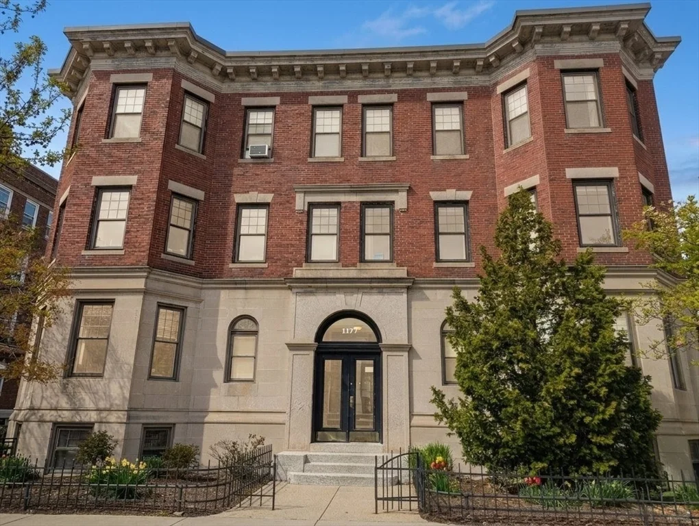 2 bed, 1 bath apartment for rent at 1177 Commonwealth Ave Unit 6, Allston