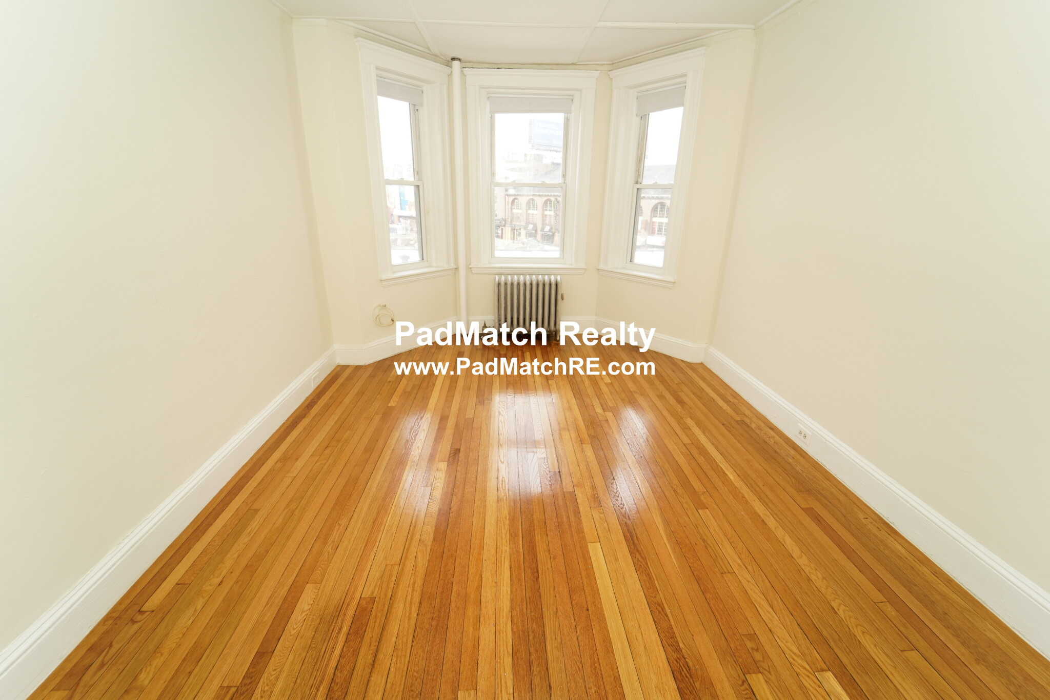 1 split bed, 1 bath apartment for rent at 1179 Boylston St Unit 26, Fenway — photo 1 of 13