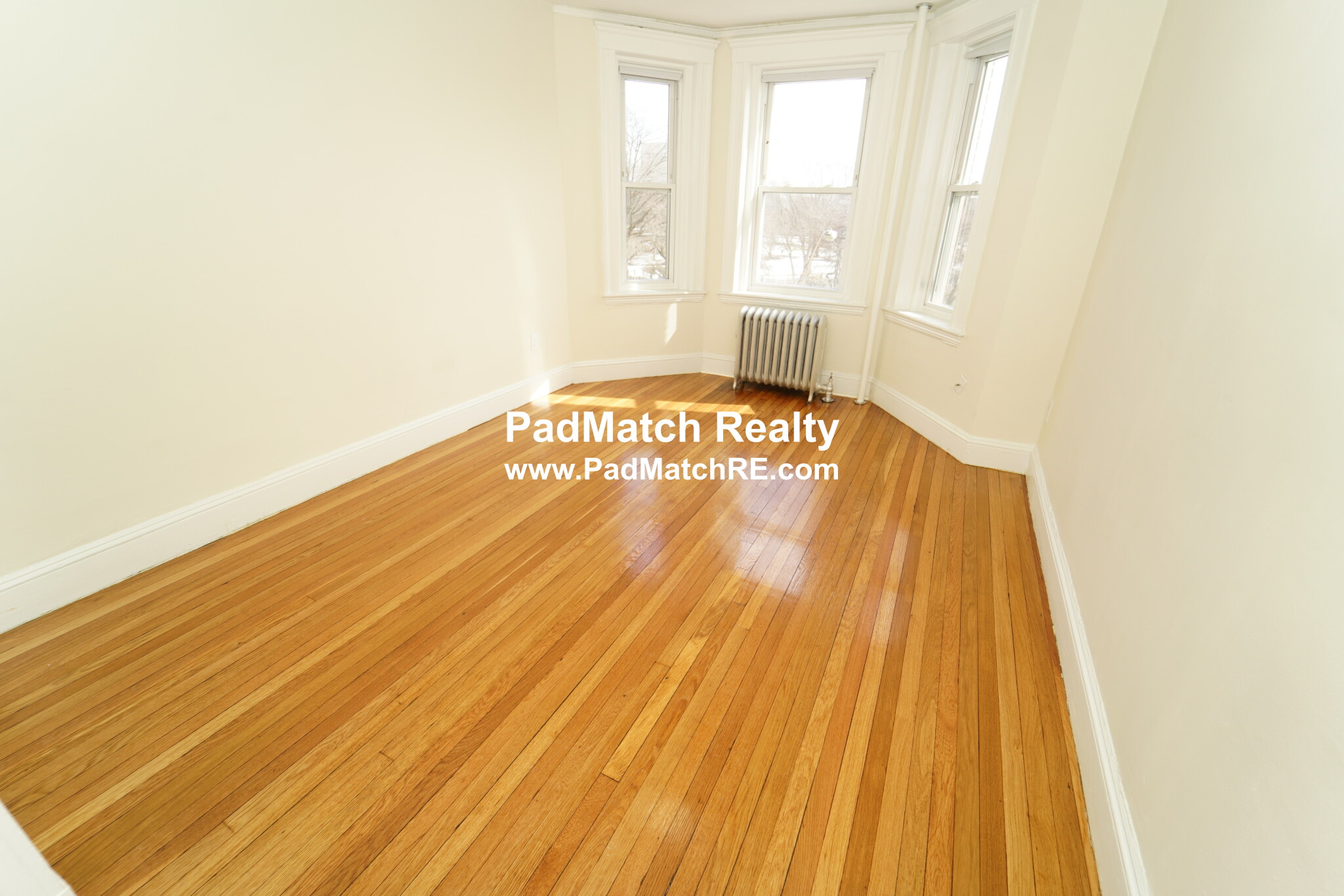1 split bed, 1 bath apartment for rent at 1179 Boylston St Unit 28, Fenway — photo 1 of 14