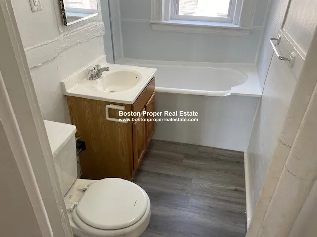 2 bed, 1 bath apartment for rent at 1179 Boylston St Unit 33, Fenway — photo 4 of 9