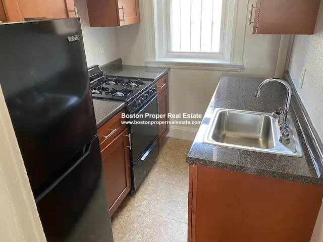 2 bed, 1 bath apartment for rent at 1179 Boylston St Unit 33, Fenway — photo 3 of 9