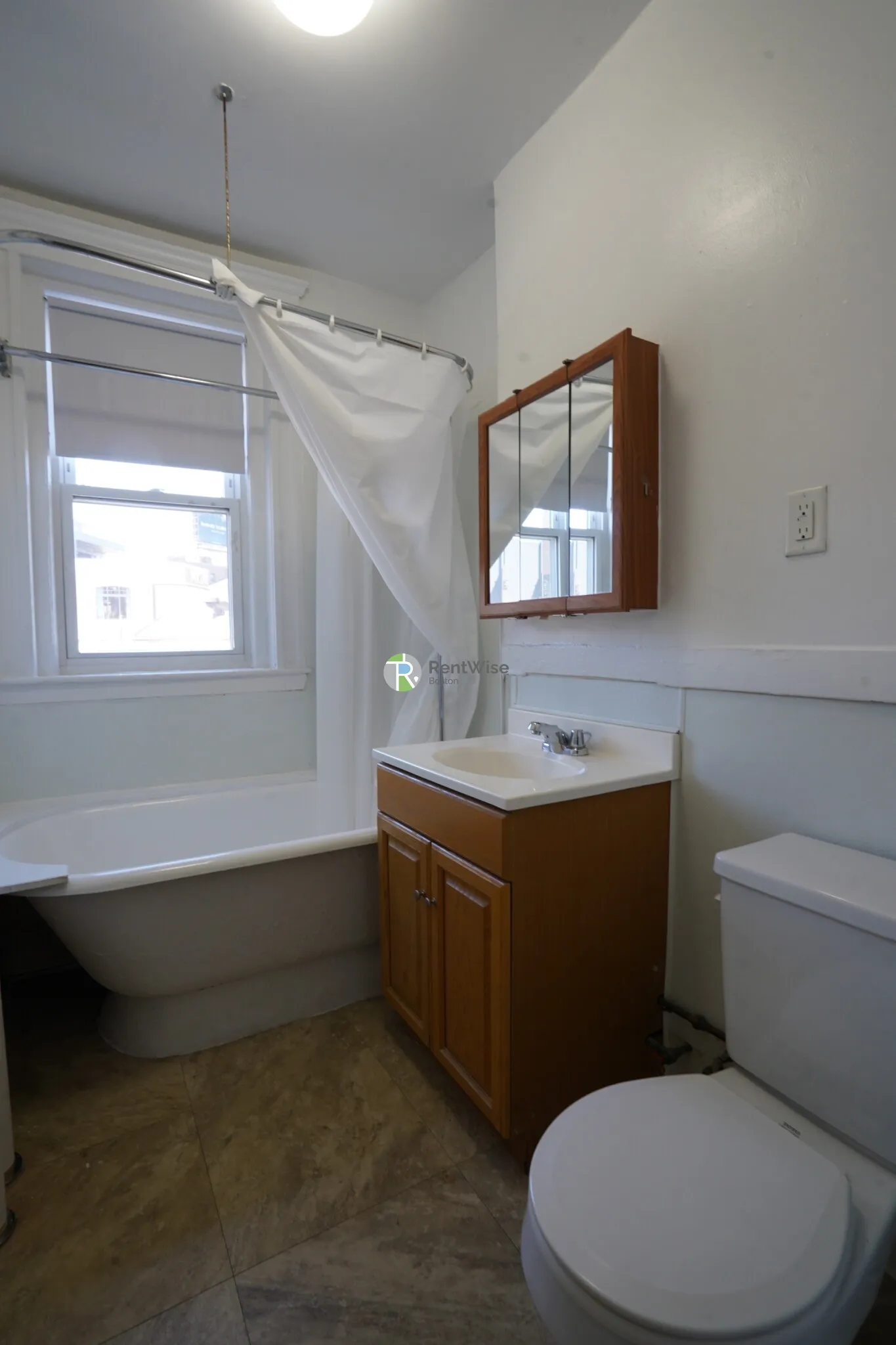 Studio bed, 1 bath apartment for rent at 1179 Boylston St Unit 4, Fenway — photo 4 of 11