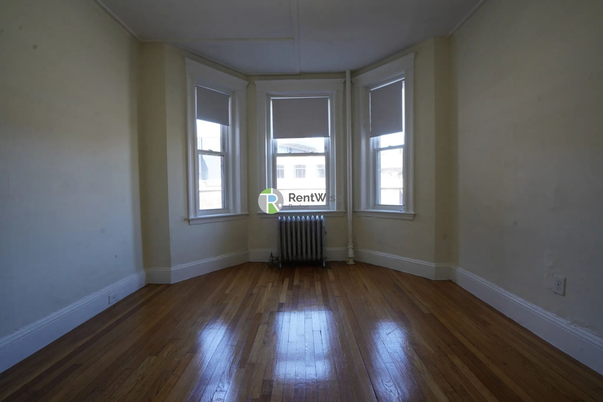 Studio bed, 1 bath apartment for rent at 1179 Boylston St Unit 4, Fenway — photo 2 of 11