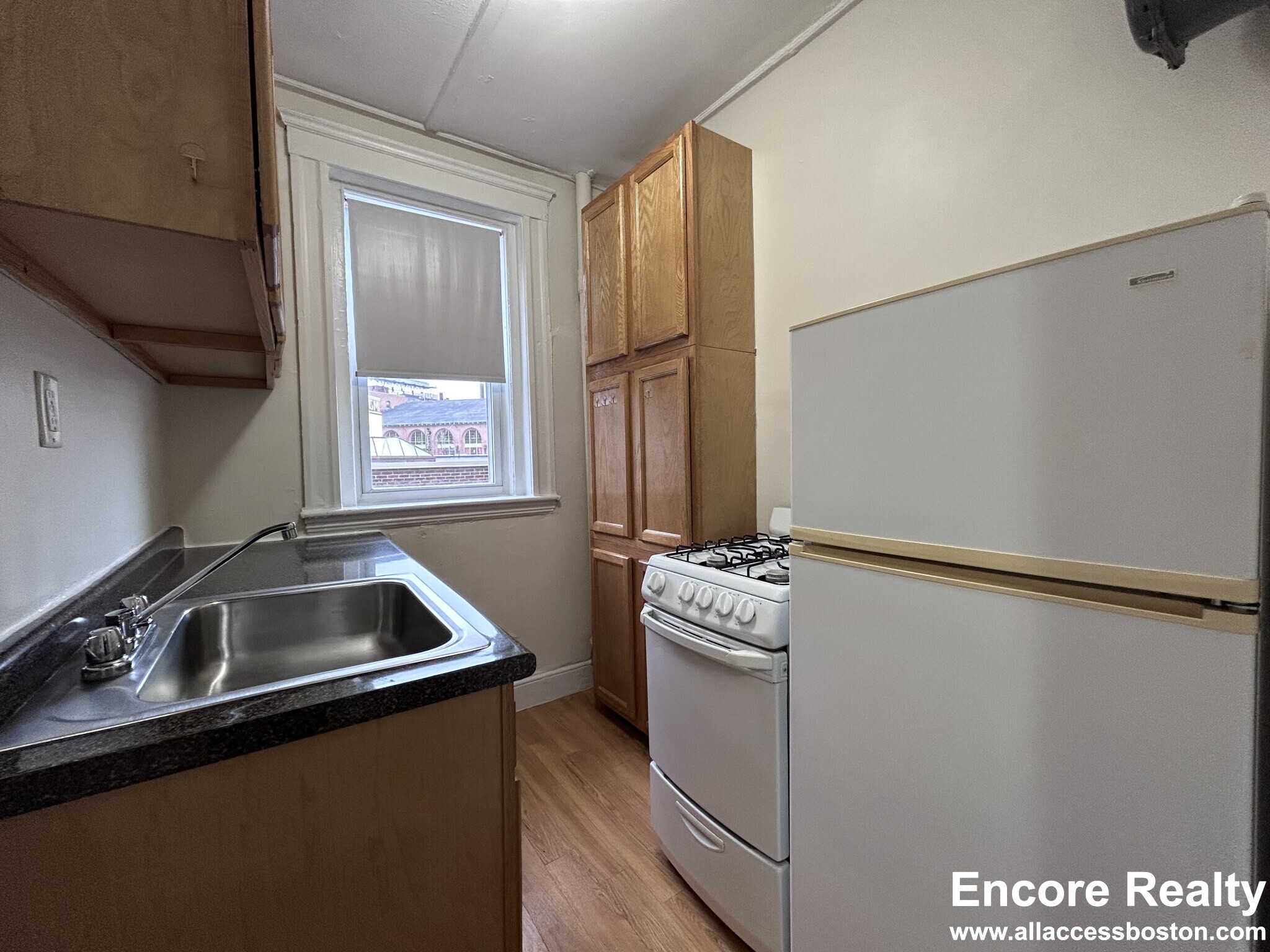 Studio bed, 1 bath apartment for rent at 1179 Boylston St Unit 4, Fenway — photo 5 of 8