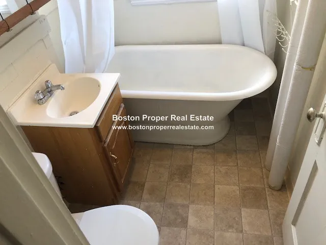 Studio bed, 1 bath apartment for rent at 1179 Boylston St Unit 42, Fenway — photo 4 of 9