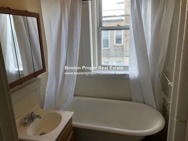 Studio bed, 1 bath apartment for rent at 1179 Boylston St Unit 42, Fenway — photo 5 of 9