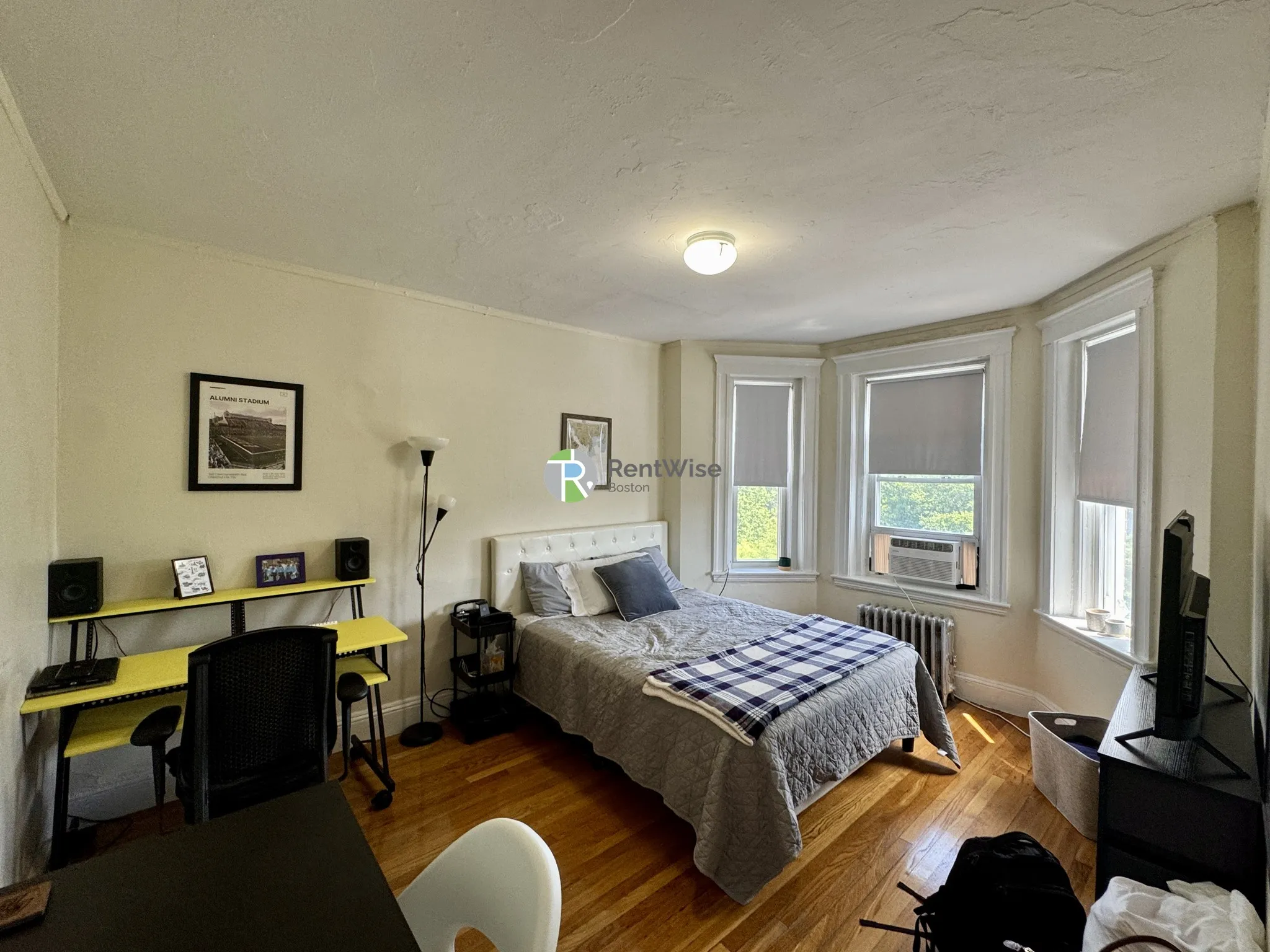 Studio bed, 1 bath apartment for rent at 1179 Boylston St Unit 49, Fenway — photo 1 of 12