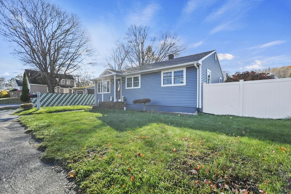 4 bed, 2 bath apartment for rent at 118 1/2 Market St Unit 118 1/2, Amesbury — photo 34 of 37