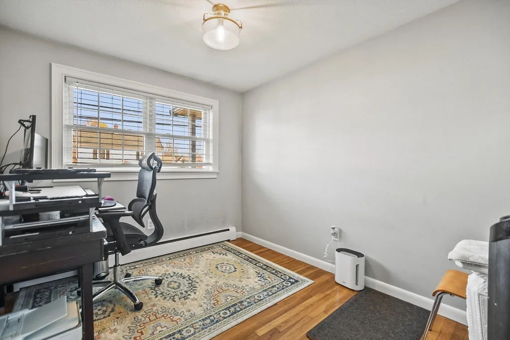 4 bed, 2 bath apartment for rent at 118 1/2 Market St Unit 118 1/2, Amesbury — photo 14 of 37