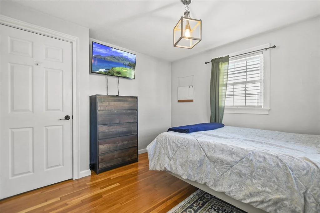 4 bed, 2 bath apartment for rent at 118 1/2 Market St Unit 118 1/2, Amesbury — photo 13 of 37