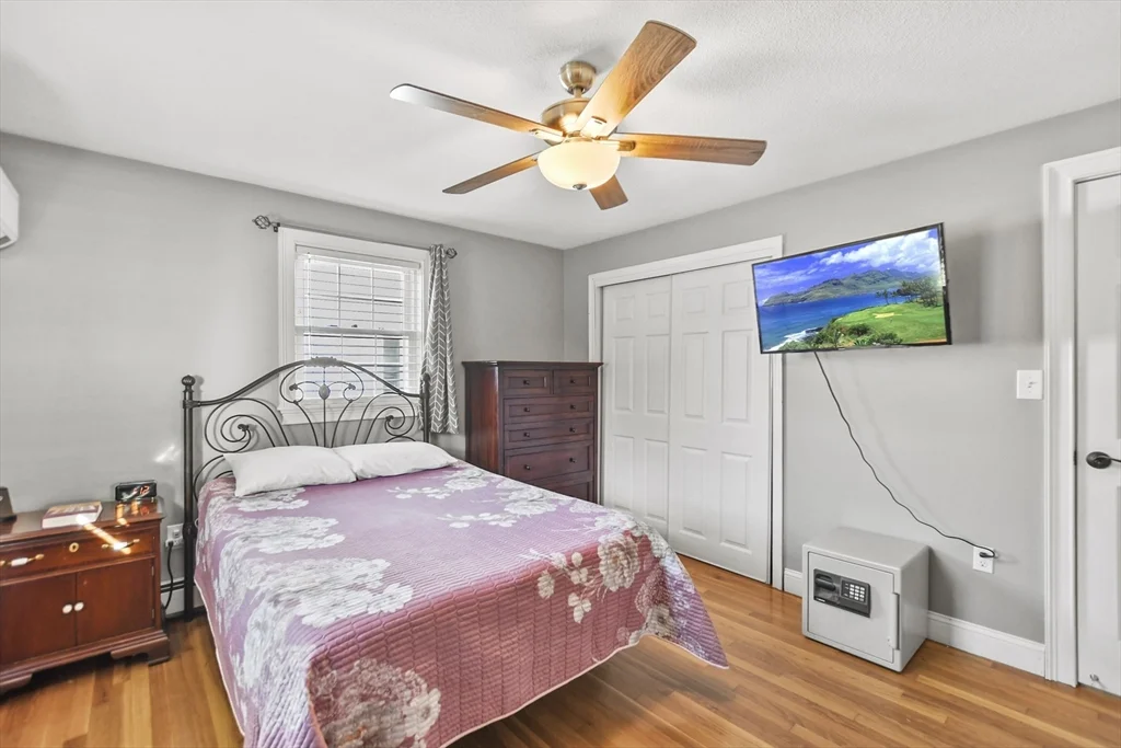 4 bed, 2 bath apartment for rent at 118 1/2 Market St Unit 118 1/2, Amesbury — photo 10 of 37
