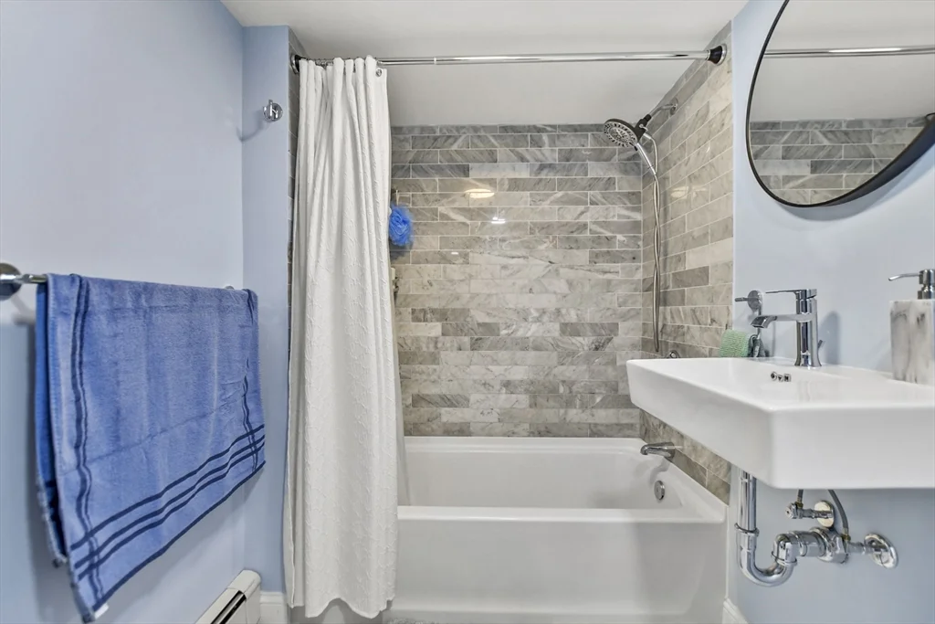 4 bed, 2 bath apartment for rent at 118 1/2 Market St Unit 118 1/2, Amesbury — photo 21 of 37