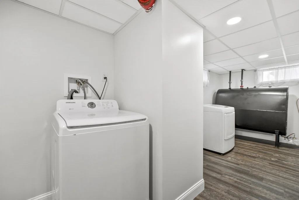 4 bed, 2 bath apartment for rent at 118 1/2 Market St Unit 118 1/2, Amesbury — photo 25 of 37