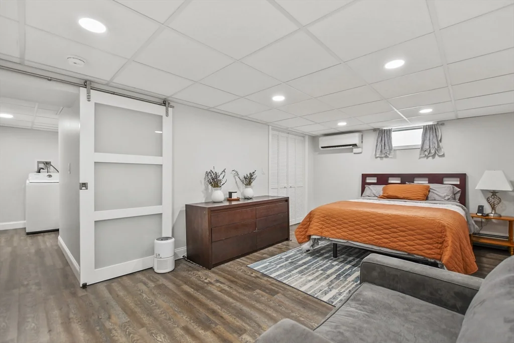 4 bed, 2 bath apartment for rent at 118 1/2 Market St Unit 118 1/2, Amesbury — photo 17 of 37