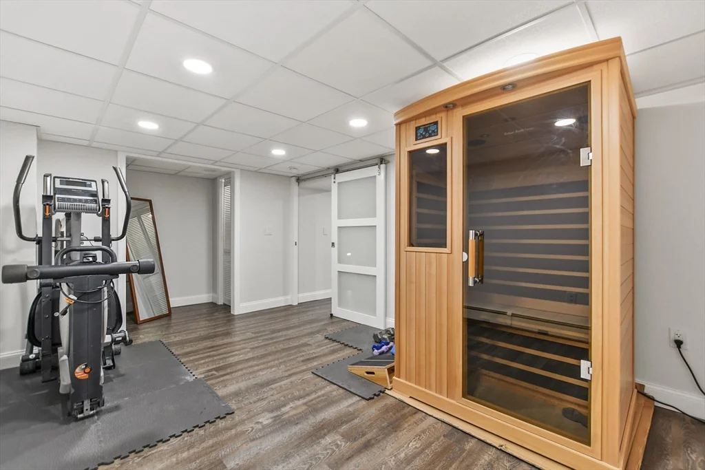 4 bed, 2 bath apartment for rent at 118 1/2 Market St Unit 118 1/2, Amesbury — photo 19 of 37