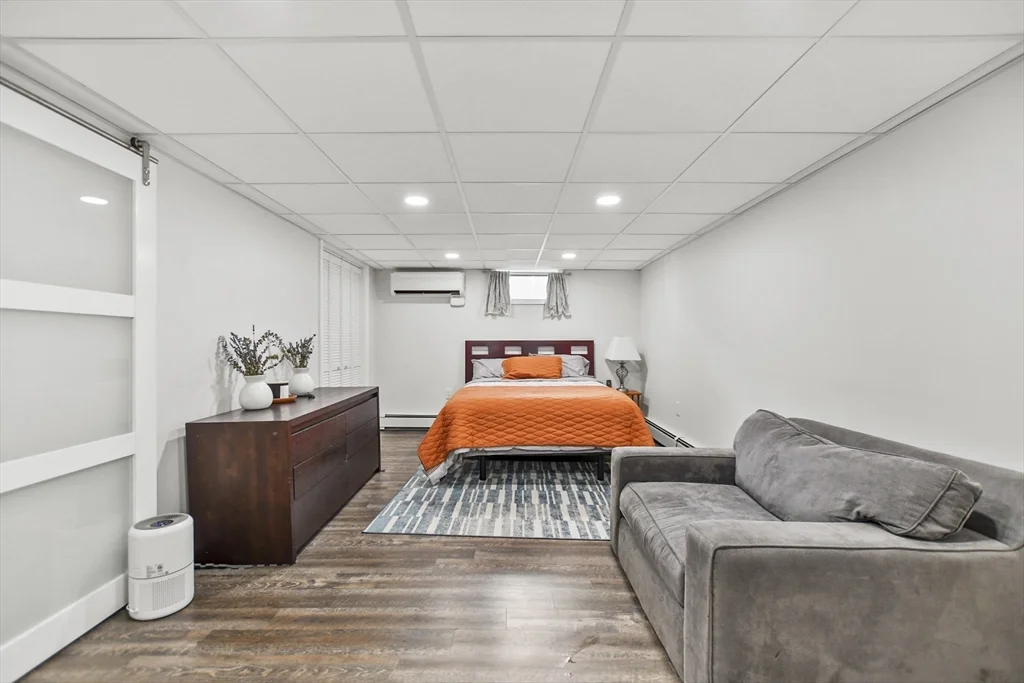 4 bed, 2 bath apartment for rent at 118 1/2 Market St Unit 118 1/2, Amesbury — photo 16 of 37