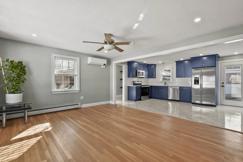 4 bed, 2 bath apartment for rent at 118 1/2 Market St Unit 118 1/2, Amesbury — photo 5 of 37