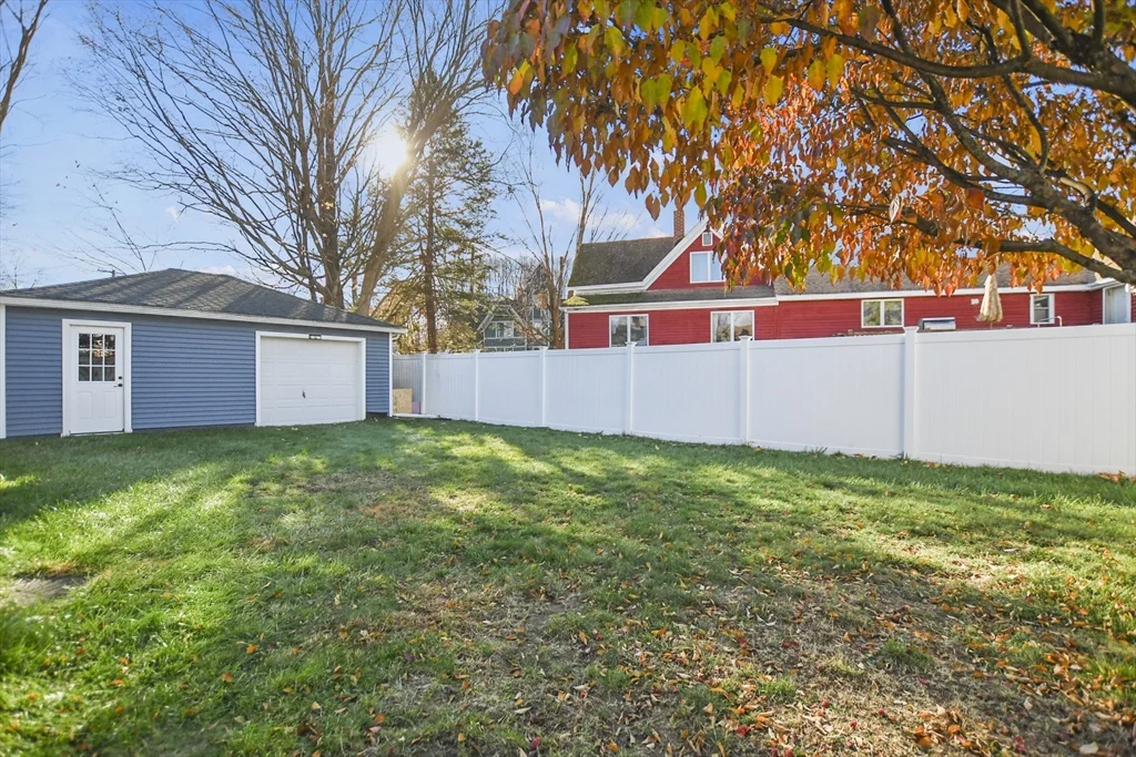4 bed, 2 bath apartment for rent at 118 1/2 Market St Unit 118 1/2, Amesbury — photo 30 of 37