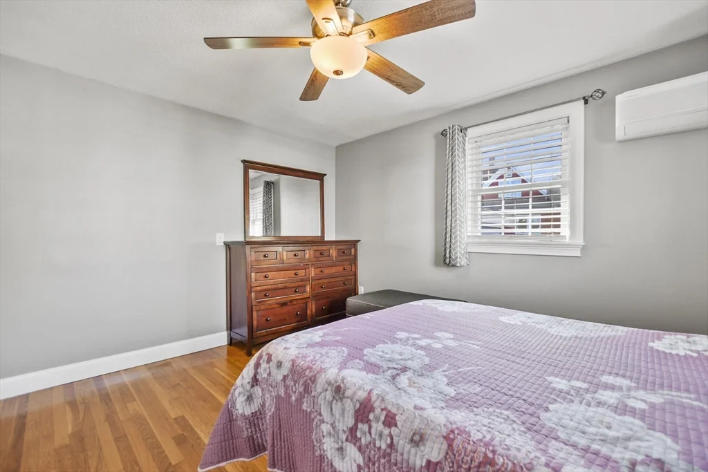 4 bed, 2 bath apartment for rent at 118 1/2 Market St Unit 118 1/2, Amesbury — photo 11 of 37