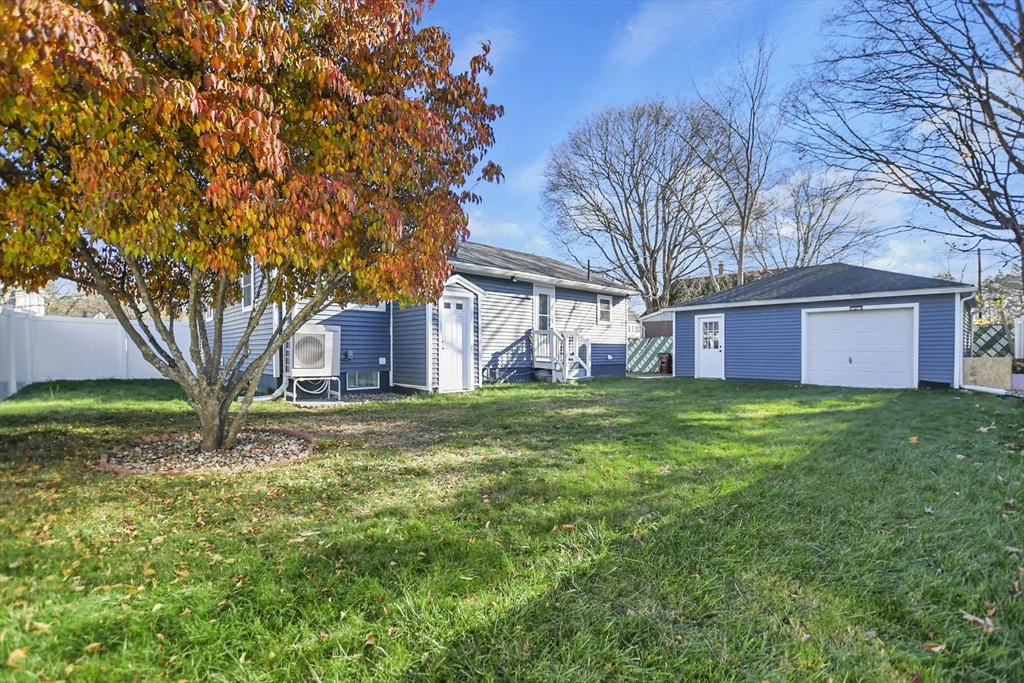 4 bed, 2 bath apartment for rent at 118 1/2 Market St Unit 118 1/2, Amesbury — photo 29 of 37