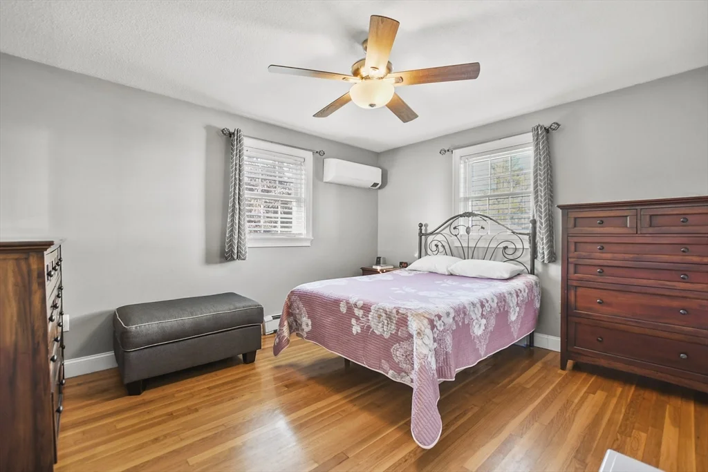 4 bed, 2 bath apartment for rent at 118 1/2 Market St Unit 118 1/2, Amesbury — photo 9 of 37