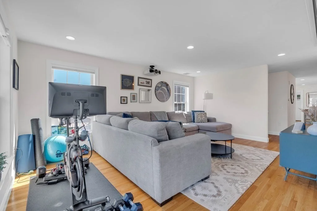 4 bed, 2 bath apartment for rent at 118-120 Bowdoin Unit 2, Winthrop — photo 3 of 19