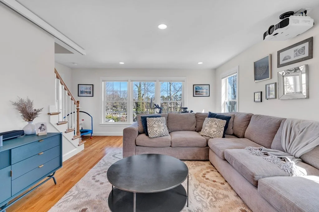 4 bed, 2 bath apartment for rent at 118-120 Bowdoin Unit 2, Winthrop — photo 2 of 19