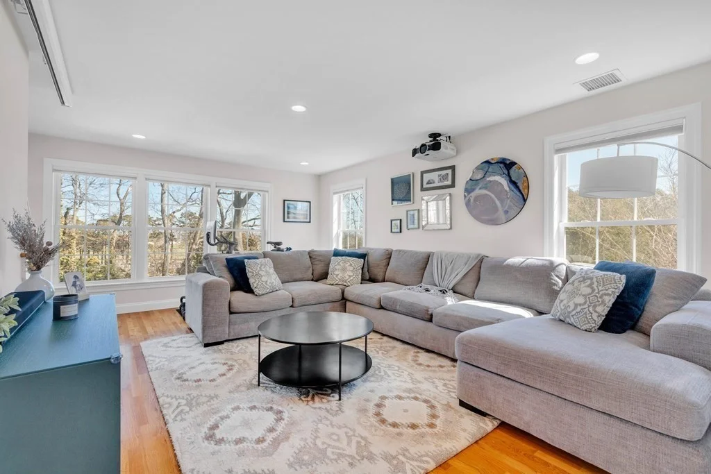 4 bed, 2 bath apartment for rent at 118-120 Bowdoin Unit 2, Winthrop — photo 1 of 19