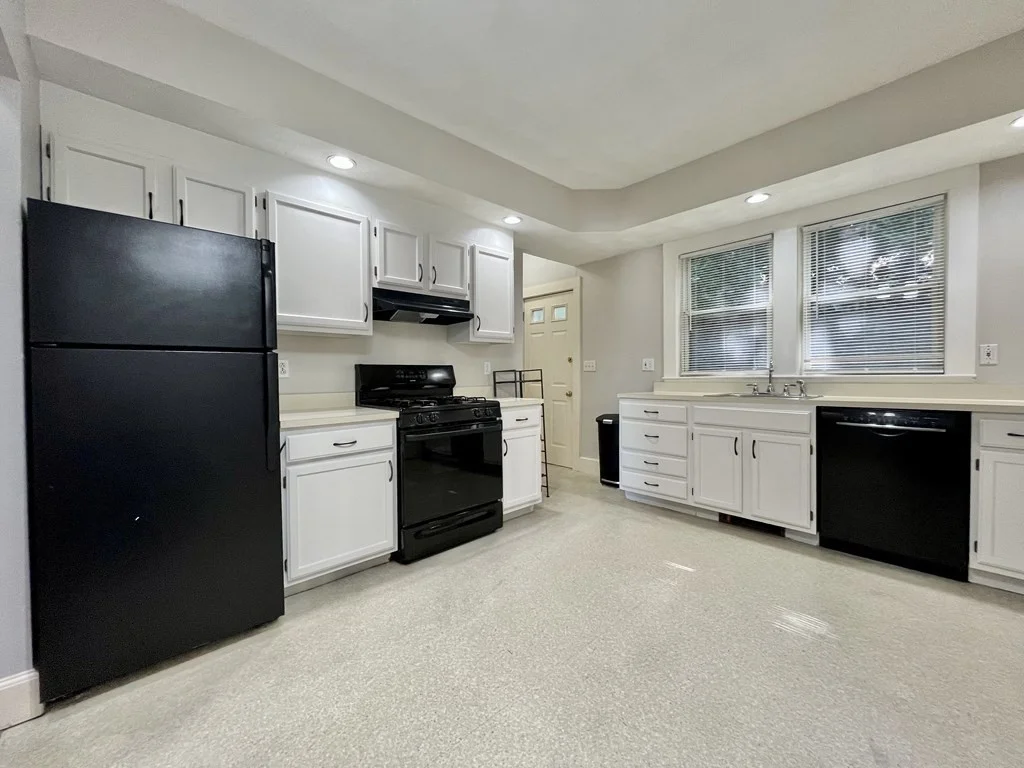 2 bed, 1 bath apartment for rent at 118-120 Paul Revere Rd Unit 120, Arlington Heights — photo 12 of 20