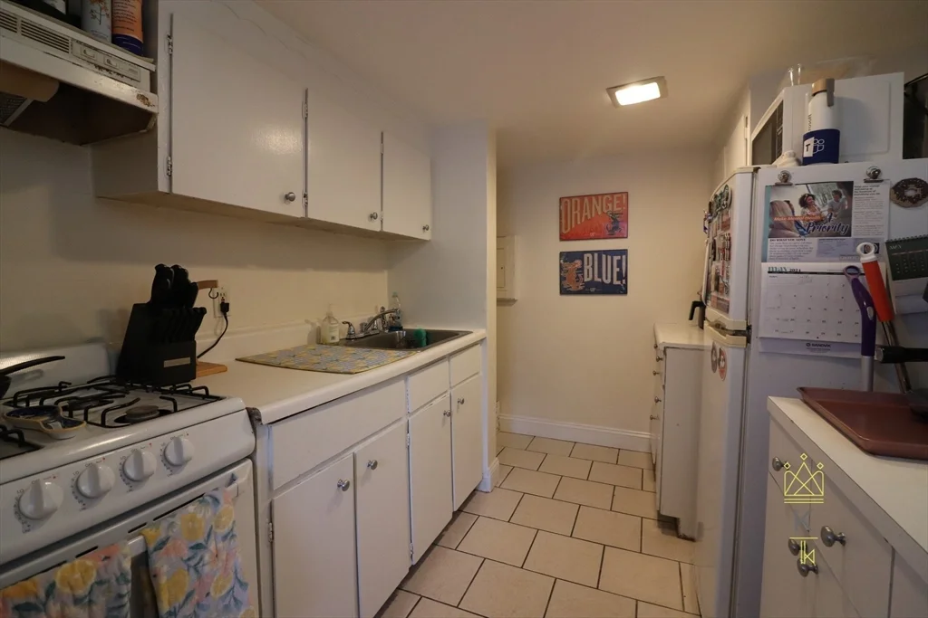 2 bed, 1 bath apartment for rent at 118 Babcock St Unit B1, Coolidge Corner — photo 3 of 10