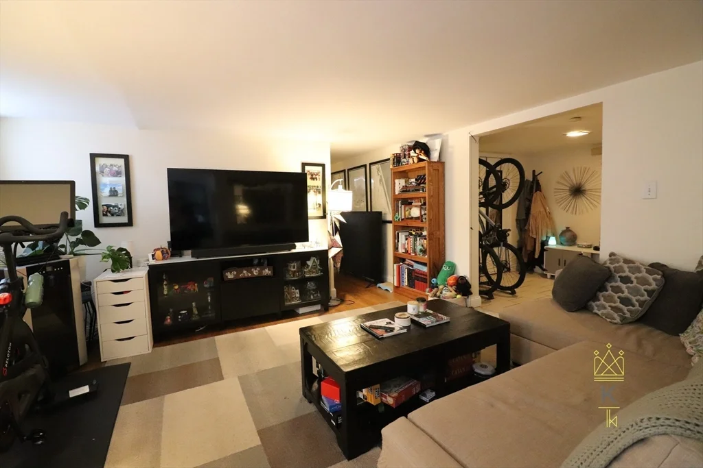 2 bed, 1 bath apartment for rent at 118 Babcock St Unit B1, Coolidge Corner — photo 1 of 10