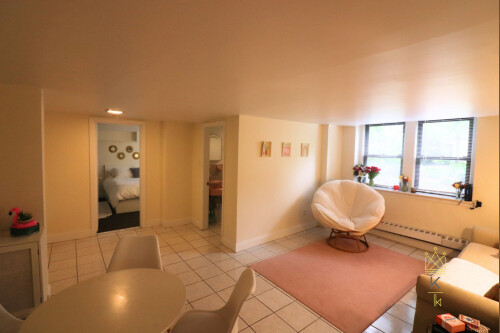 2 bed, 1 bath apartment for rent at 118 Babcock St Unit B2, North Brookline — photo 3 of 15