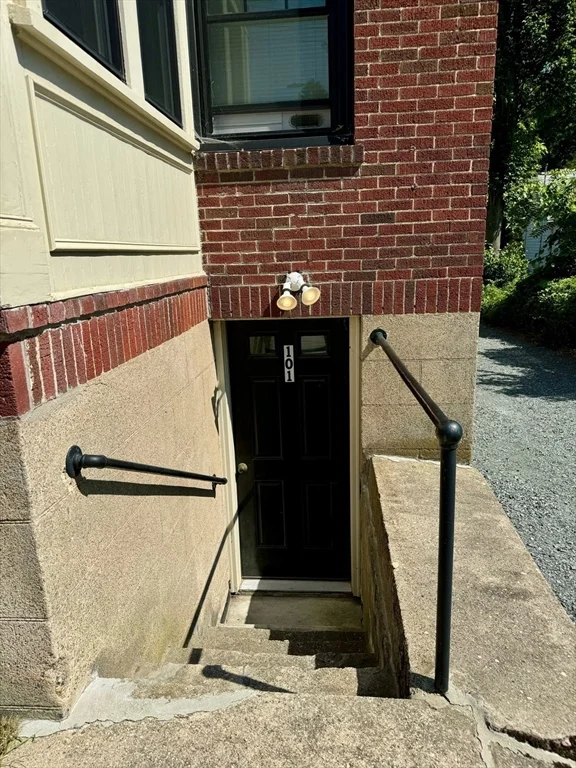 1 bed, 1 bath apartment for rent at 118 Bridge St Unit 101, Dedham — photo 8 of 8