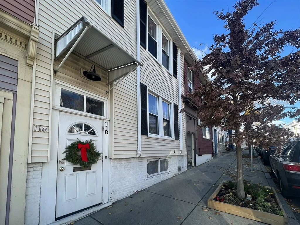 2 bed, 1 bath apartment for rent at 118 Brooks St, East Boston