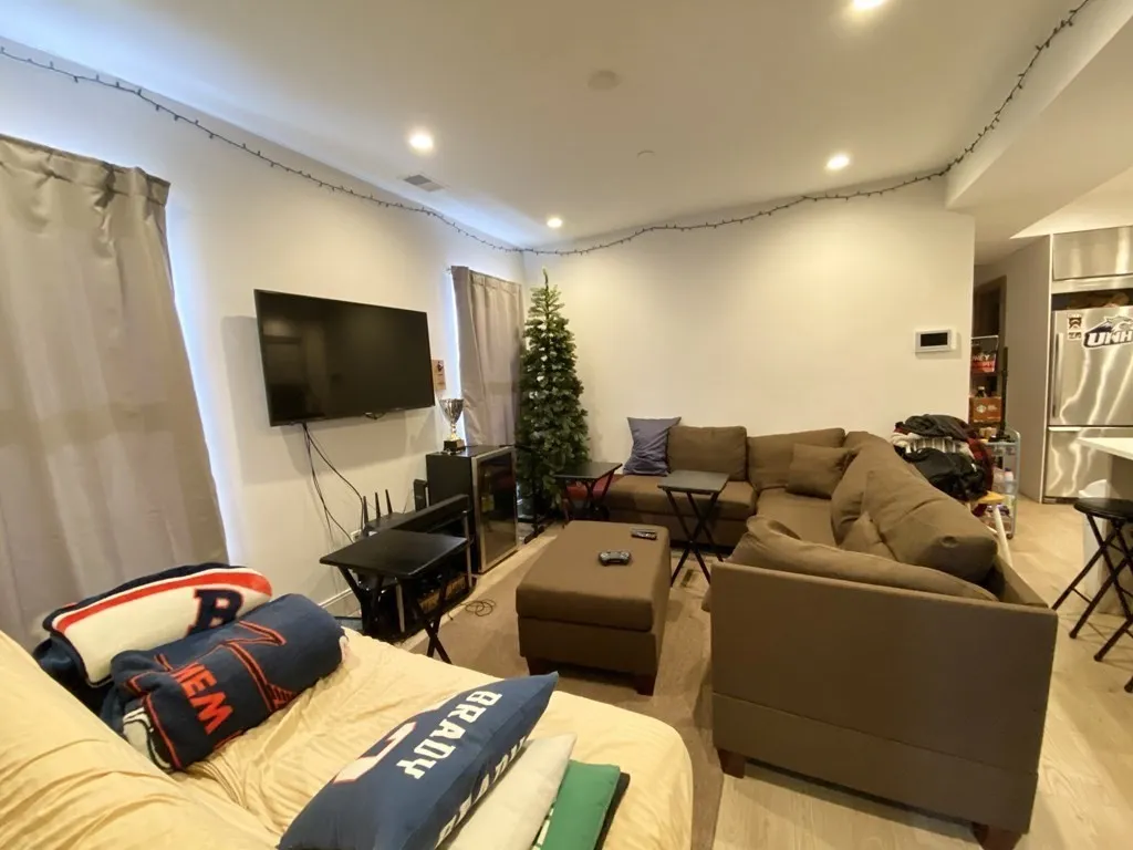 4 bed, 2 bath apartment for rent at 118 Buttonwood Unit 2, Boston — photo 26 of 32