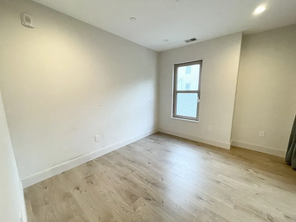 4 bed, 2 bath apartment for rent at 118 Buttonwood Unit 2, Boston — photo 10 of 32