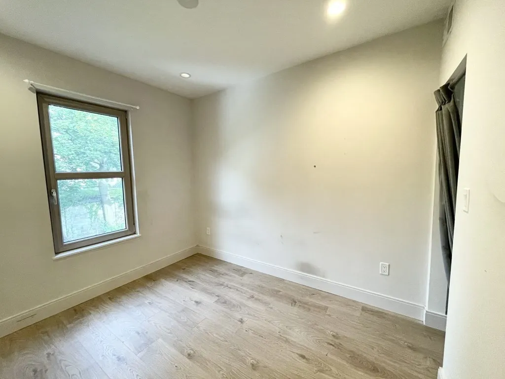 4 bed, 2 bath apartment for rent at 118 Buttonwood Unit 2, Boston — photo 17 of 32