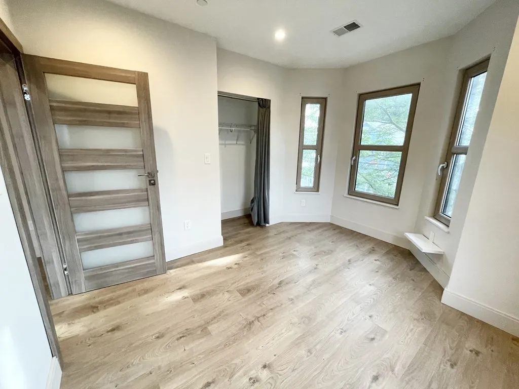 4 bed, 2 bath apartment for rent at 118 Buttonwood Unit 2, Boston — photo 8 of 32