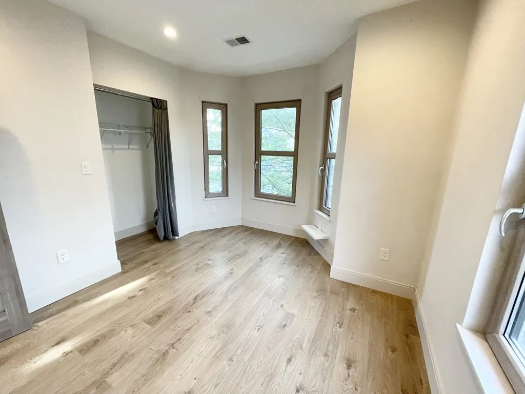 4 bed, 2 bath apartment for rent at 118 Buttonwood Unit 2, Boston — photo 7 of 32