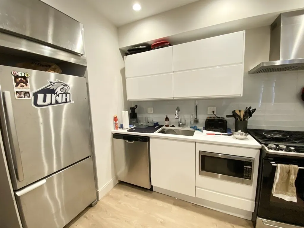 4 bed, 2 bath apartment for rent at 118 Buttonwood Unit 2, Boston — photo 1 of 32