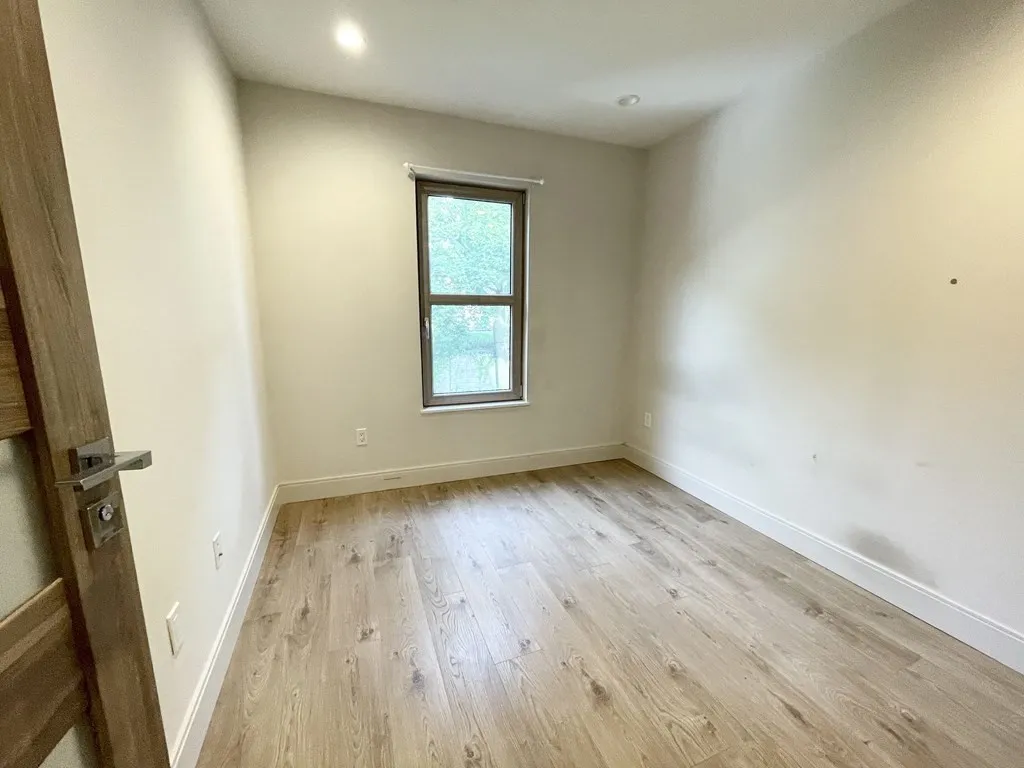 4 bed, 2 bath apartment for rent at 118 Buttonwood Unit 2, Boston — photo 14 of 32