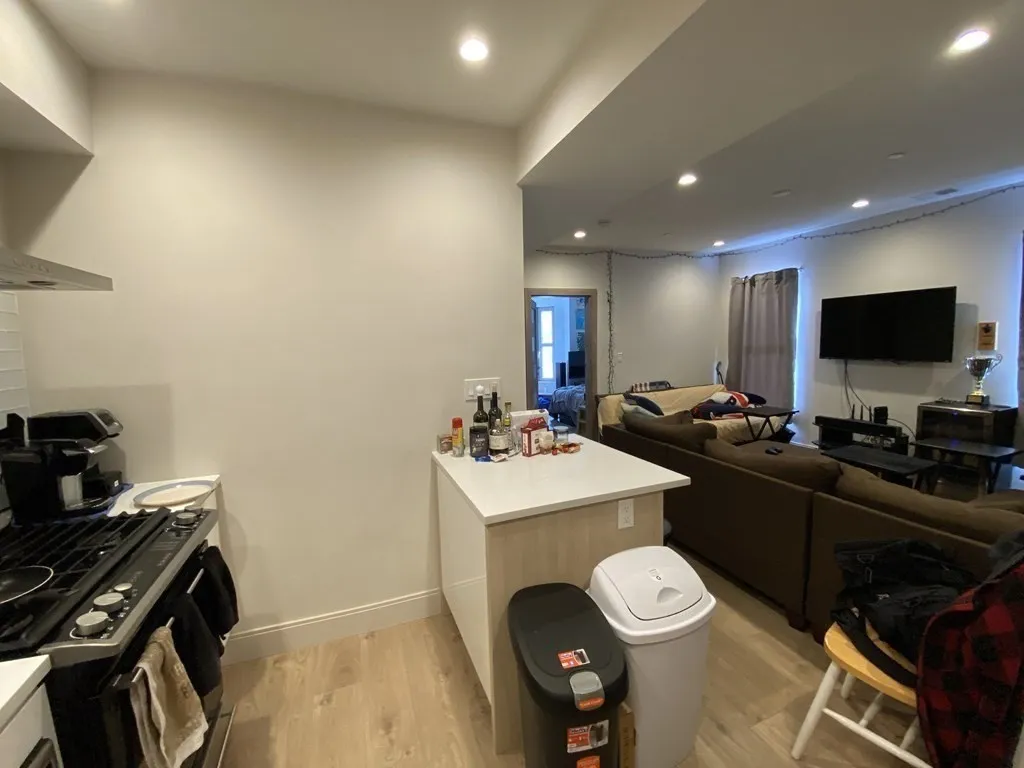 4 bed, 2 bath apartment for rent at 118 Buttonwood Unit 2, Boston — photo 5 of 32