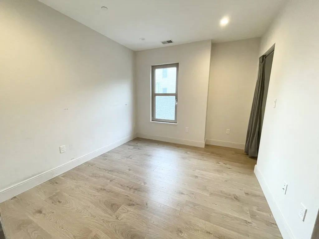 4 bed, 2 bath apartment for rent at 118 Buttonwood Unit 2, Boston — photo 11 of 32
