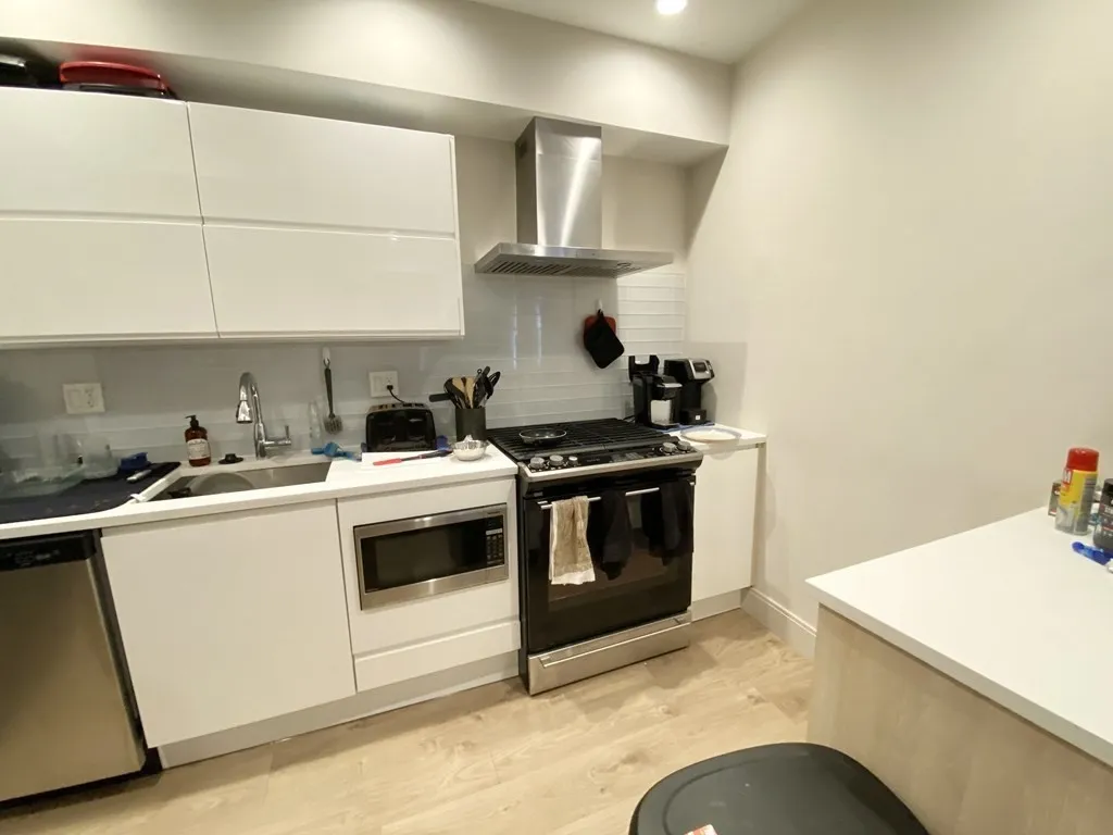 4 bed, 2 bath apartment for rent at 118 Buttonwood Unit 2, Boston — photo 2 of 32