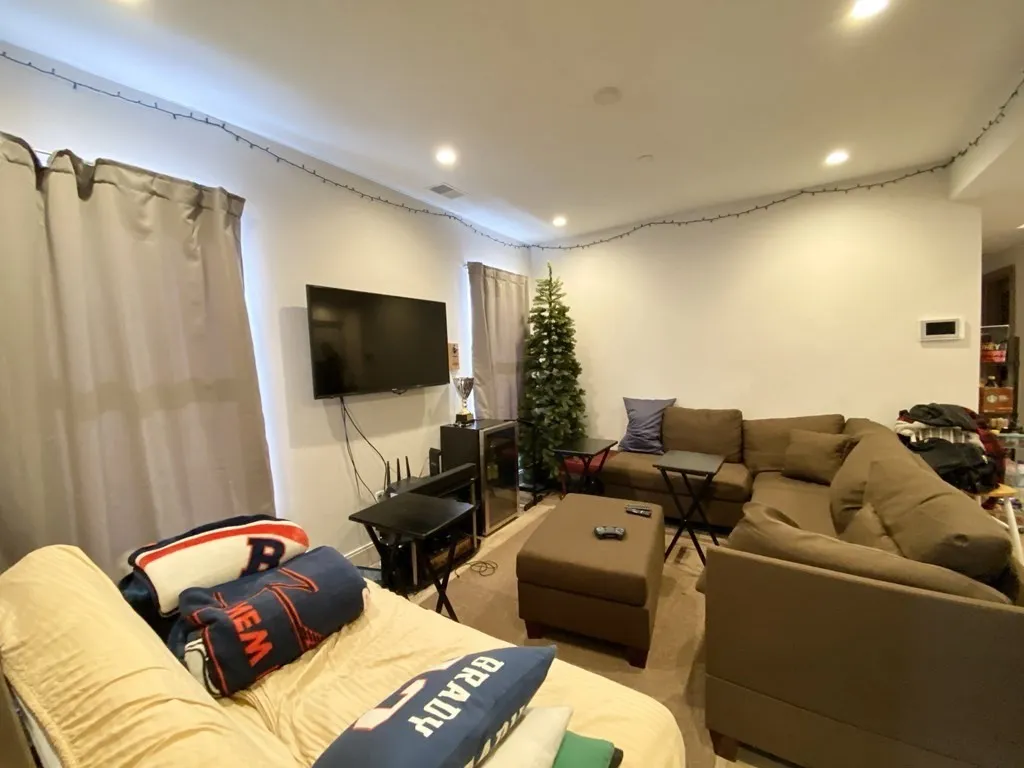 4 bed, 2 bath apartment for rent at 118 Buttonwood Unit 2, Boston — photo 25 of 32