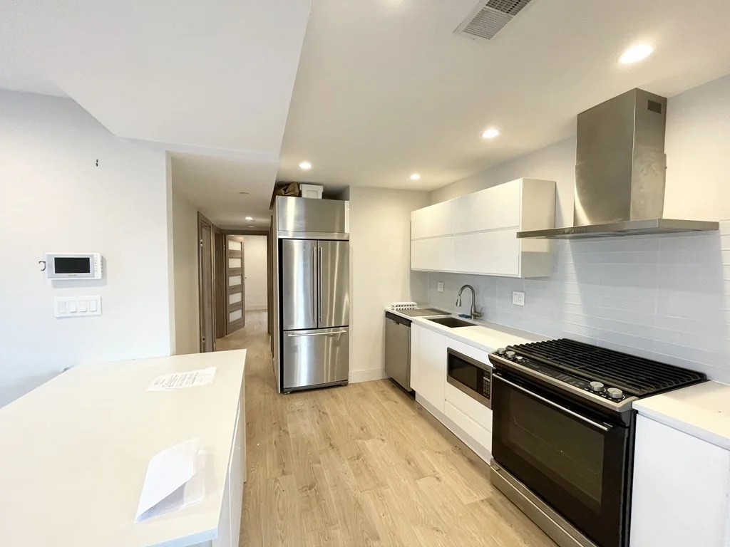4 bed, 2 bath apartment for rent at 118 Buttonwood Unit 3, Dorchester — photo 3 of 15
