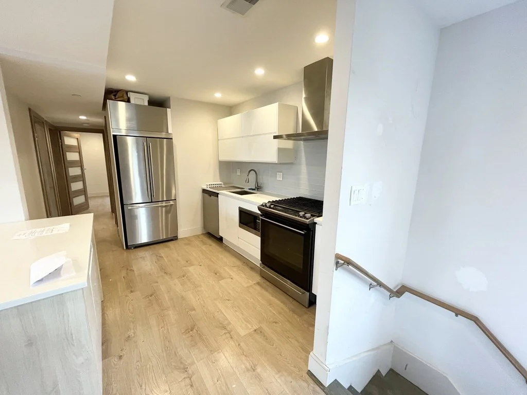 4 bed, 2 bath apartment for rent at 118 Buttonwood Unit 3, Dorchester — photo 2 of 15