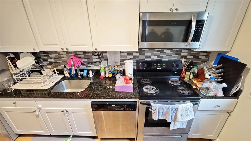 2 bed, 1.5 bath apartment for rent at 118 Centre St Unit 118, North Brookline — photo 7 of 15