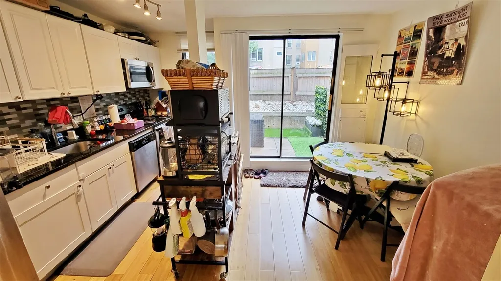 2 bed, 1.5 bath apartment for rent at 118 Centre St Unit 118, North Brookline — photo 3 of 15